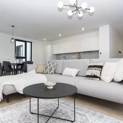 Alquiler a largo plazo de un piso espacioso de 3 habitaciones, 91 m², Cracovia, Polonia