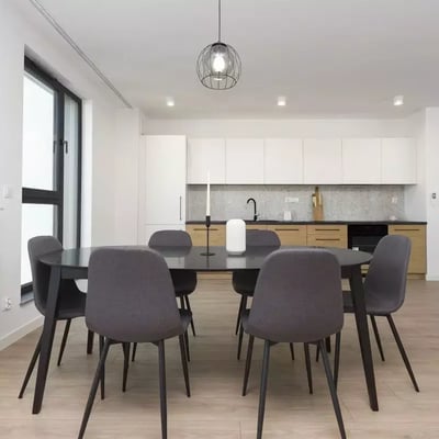 Alquiler a largo plazo de un piso espacioso de 3 habitaciones, 91 m², Cracovia, Polonia