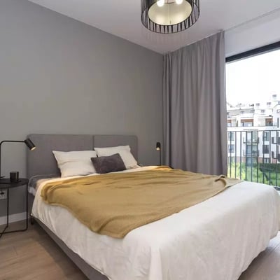 Alquiler a largo plazo de un piso espacioso de 3 habitaciones, 91 m², Cracovia, Polonia