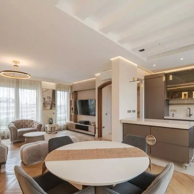 Alquiler de un apartamento de dos niveles, 128 m², en el centro del Casco Antiguo, Belgrado, Serbia