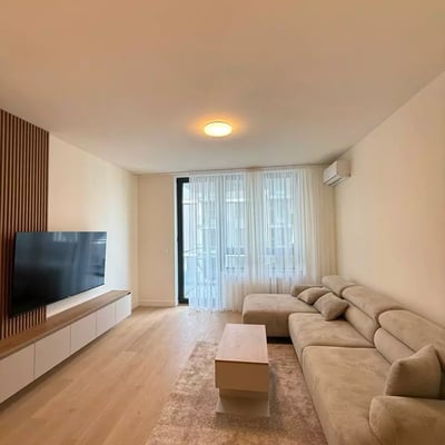 Alquiler de un espacioso apartamento de 2 habitaciones, 55 m², Belgrado, Serbia