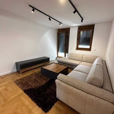 Location d’un appartement spacieux de 3 pièces, 90 m², centre-ville, Belgrade, Serbie