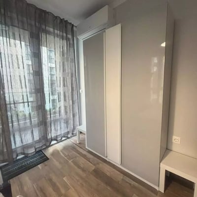 Miete einer geräumigen 3-Zimmer-Wohnung, Varna, Bulgarien