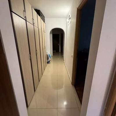 Miete geräumiger 3-Zimmer-Apartments, 80 m², Faleza Nord, Constanța, Rumänien