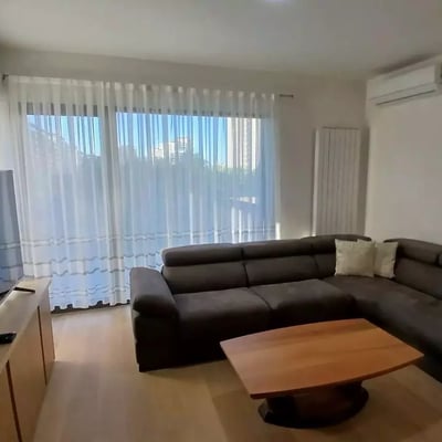 Rental of a spacious 4-room apartment, 99 m², BW King’s Park, Belgrade, Serbia