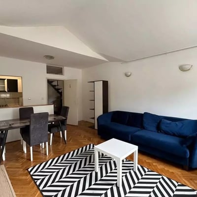 Miete einer geräumigen 3-Zimmer-Maisonettewohnung, 85 m², nahe dem Stadtzentrum, Belgrad, Serbien
