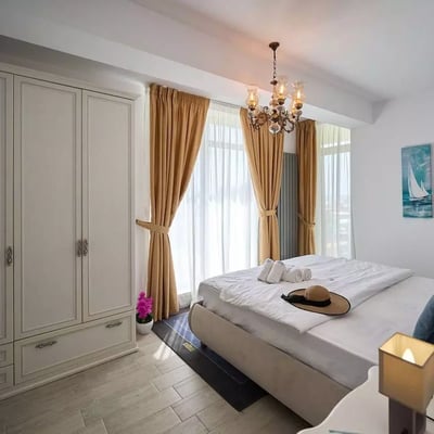 Alquiler de cómodos apartamentos de 3 habitaciones, 75 m², Mamaia, Constanța, Rumanía