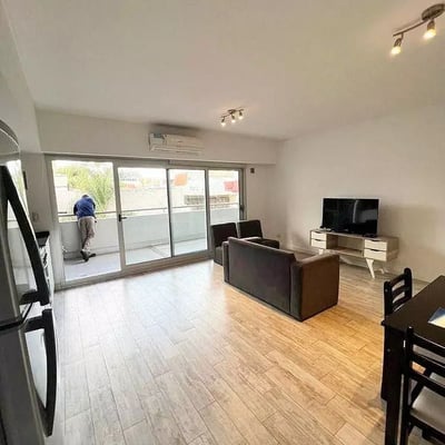 Long-term rental in Buenos Aires: Quiet 2-room apartment with balcony and pool in Palermo