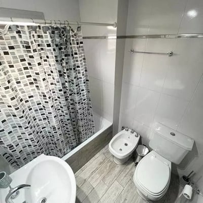 Long-term rental in Buenos Aires: Quiet 2-room apartment with balcony and pool in Palermo