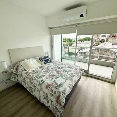 Long-term rental in Buenos Aires: Spacious 2-room apartment with terrace and full amenities in Palermo