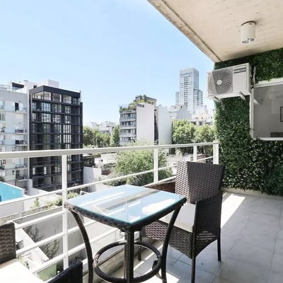 Long-term rental in Buenos Aires: Bright 2-room apartment with balcony and pool in Palermo Hollywood
