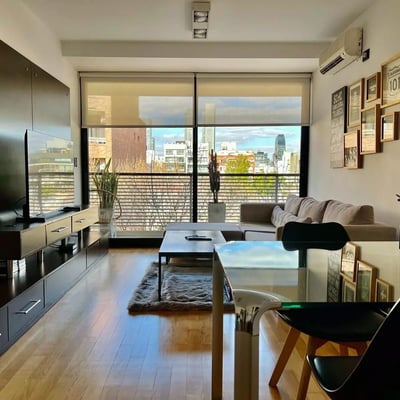 Long-term rental in Buenos Aires: Bright 2-room apartment with amenities and balcony in Palermo Hollywood