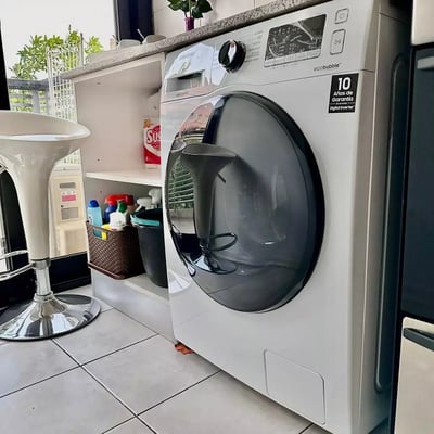 Long-term rental in Buenos Aires: Bright 2-room apartment with amenities and balcony in Palermo Hollywood