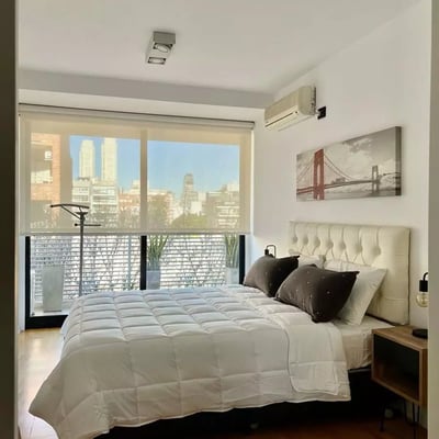 Long-term rental in Buenos Aires: Bright 2-room apartment with amenities and balcony in Palermo Hollywood