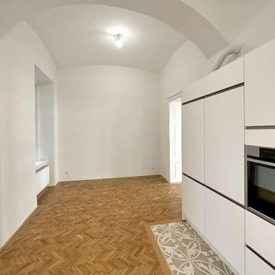 Apartamento histórico frente a la estación de metro Schottenring en el distrito 1 de Viena