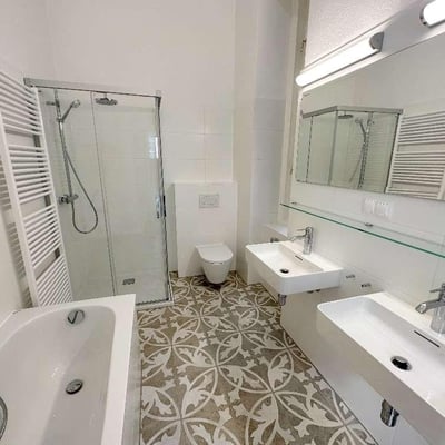 Apartamento histórico frente a la estación de metro Schottenring en el distrito 1 de Viena