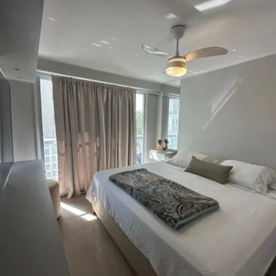 Alquiler de un amplio apartamento de 3 habitaciones, 96 m², en Barra de Tijuca, Río de Janeiro, Brasil