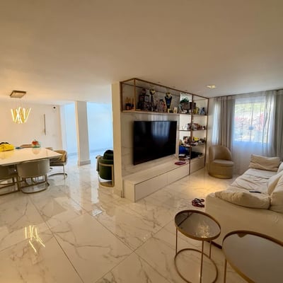 Vermietung einer großzügigen Villa mit 4 Schlafzimmern und Pool, Barra da Tijuca, Rio de Janeiro, Brasilien