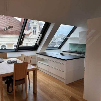 Alquiler Ático 4 Habitaciones 142m² con Terraza y Balcón cerca de Mariahilferstrasse, Viena