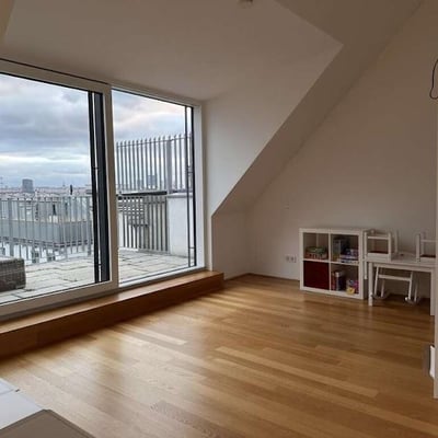 Alquiler Ático 4 Habitaciones 142m² con Terraza y Balcón cerca de Mariahilferstrasse, Viena