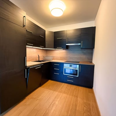 Location d’un appartement spacieux et meublé de 2 pièces, 58 m², Staré Mesto, Bratislava, Slovaquie