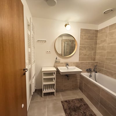 Location d’un appartement spacieux et meublé de 2 pièces, 58 m², Staré Mesto, Bratislava, Slovaquie