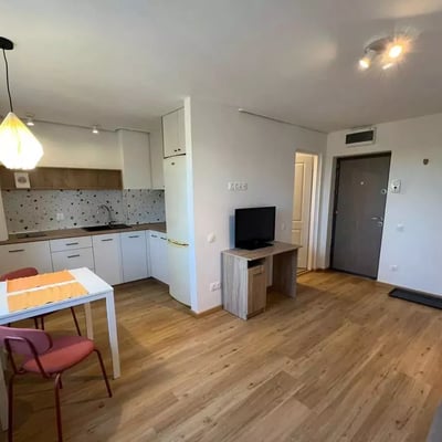 Location longue durée d’un studio, 26 m², à Târgu-Mureș, Roumanie