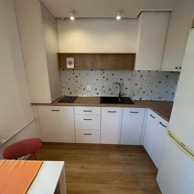 Location longue durée d’un studio, 26 m², à Târgu-Mureș, Roumanie