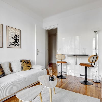 Rent of a modern 2-room apartment, 40 m², 15th district, Paris, France