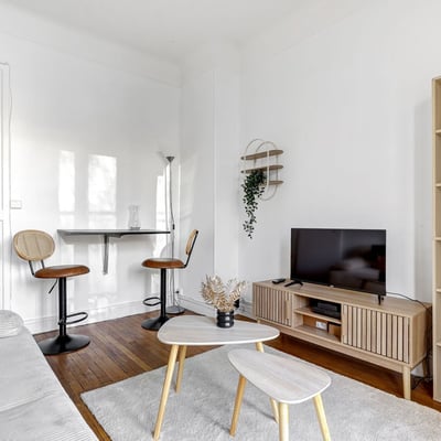 Rent of a modern 2-room apartment, 40 m², 15th district, Paris, France