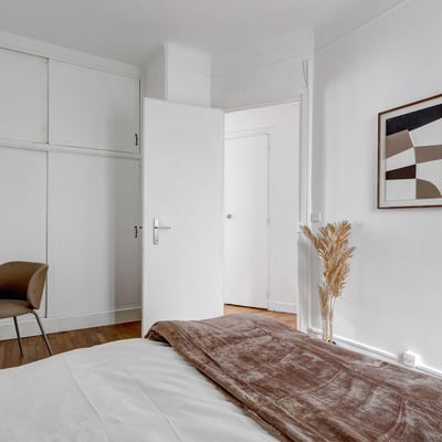 Rent of a modern 2-room apartment, 40 m², 15th district, Paris, France