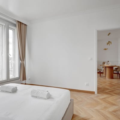 Rent of a modern 2-room apartment, 61 m², with a view of the majestic Porte Saint-Denis, Paris, France