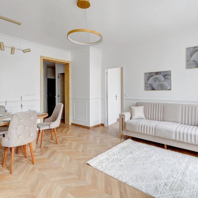 Rent of a modern 2-room apartment, 61 m², with a view of the majestic Porte Saint-Denis, Paris, France