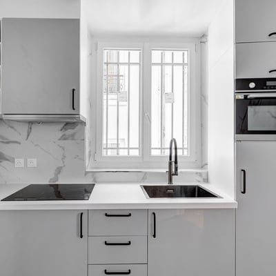 Rent of a modern 2-room apartment, 61 m², with a view of the majestic Porte Saint-Denis, Paris, France