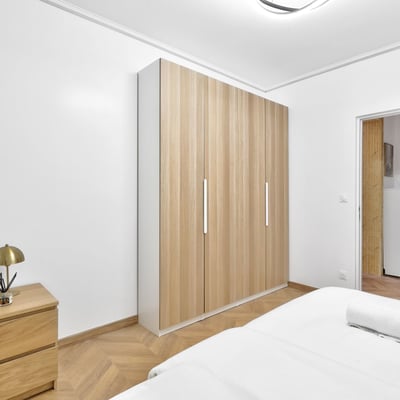 Rent of a modern 2-room apartment, 61 m², with a view of the majestic Porte Saint-Denis, Paris, France