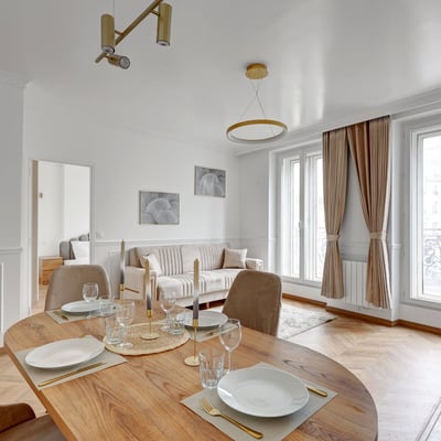 Rent of a modern 2-room apartment, 61 m², with a view of the majestic Porte Saint-Denis, Paris, France