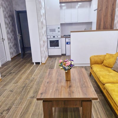 Location d’un appartement moderne et lumineux avec balcon, Batoumi, Géorgie