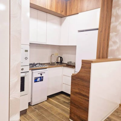 Location d’un appartement moderne et lumineux avec balcon, Batoumi, Géorgie