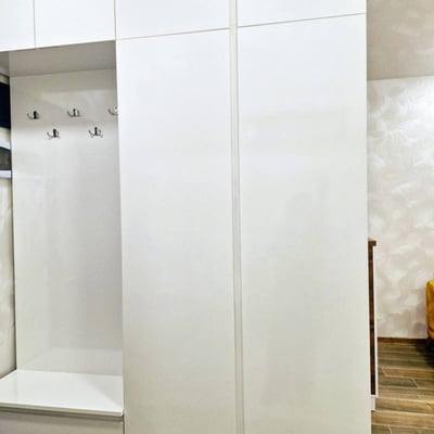 Location d’un appartement moderne et lumineux avec balcon, Batoumi, Géorgie