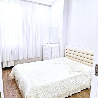 Moderne, helle Wohnung mit Balkon zur Miete, Batumi, Georgien