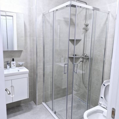 Moderne, helle Wohnung mit Balkon zur Miete, Batumi, Georgien