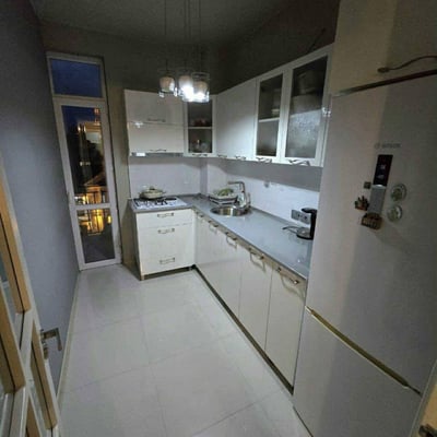 Geräumige Wohnung mit Balkon zur Miete, 80 m², Batumi, Georgien