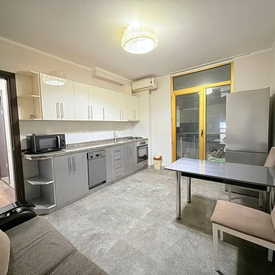 Miete einer großzügigen, modernen Wohnung, 95 m², Batumi, Georgien