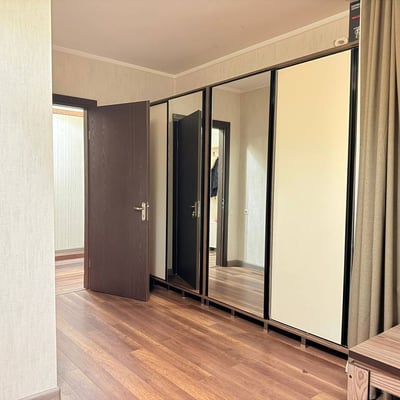 Miete einer großzügigen, modernen Wohnung, 95 m², Batumi, Georgien