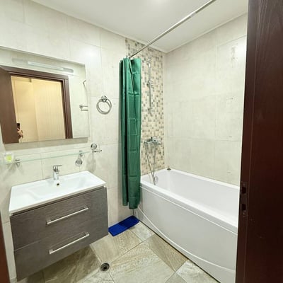 Miete einer großzügigen, modernen Wohnung, 95 m², Batumi, Georgien