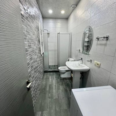 Location d'un appartement lumineux et confortable avec balcon, 60 m², Batoumi, Géorgie