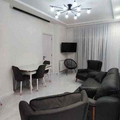 Miete einer neuen, großzügigen Wohnung, Batumi, Georgien