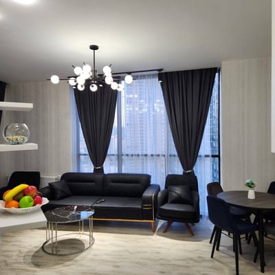 Miete einer modernen, gemütlichen Wohnung im Dar Building, Batumi, Georgien