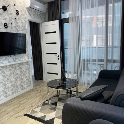 Miete einer modernen, gemütlichen Wohnung im Dar Building, Batumi, Georgien