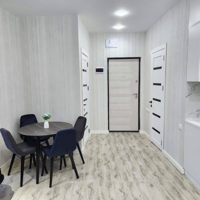 Miete einer modernen, gemütlichen Wohnung im Dar Building, Batumi, Georgien